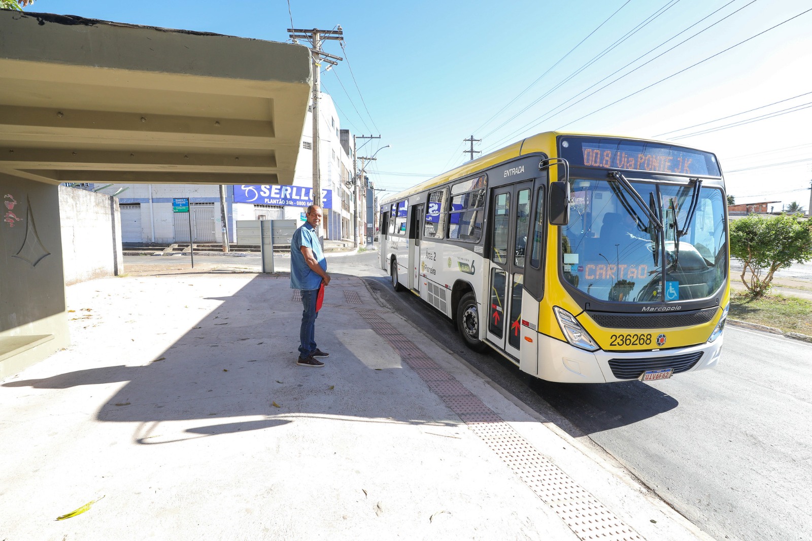 Ônibus do transporte público parado em ponto do Distrito Federal
