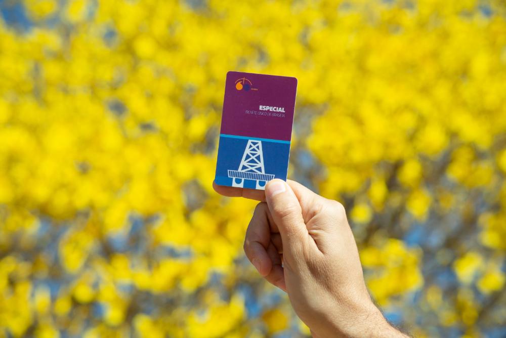 Cartão Especial garante gratuidade a pessoas com deficiência no transporte público do DF