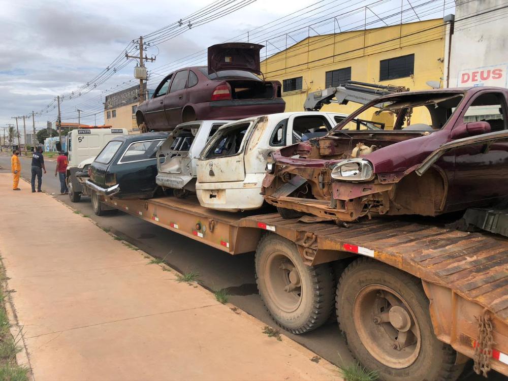 Veículo com sinais de abandono que pode passar por vistoria no Distrito Federal