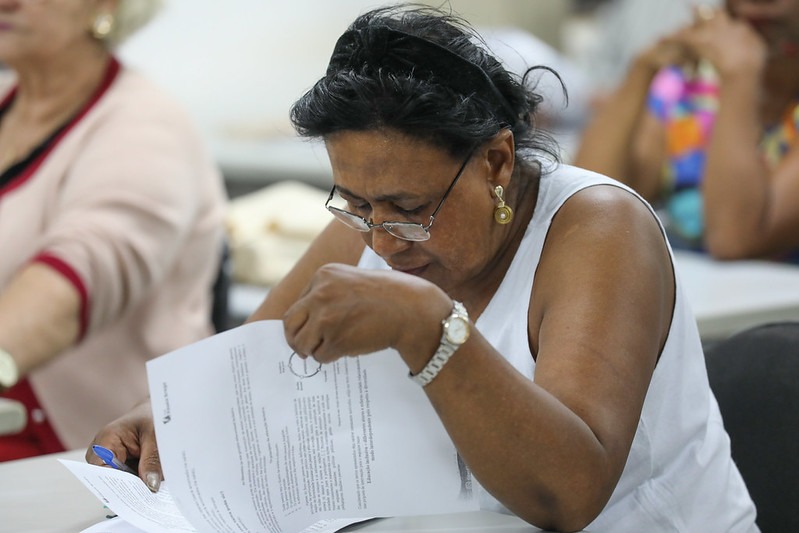 Candidata realiza prova de concurso público no Distrito Federal