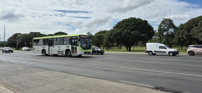 Ônibus do transporte público que atende a região de Brazlândia
